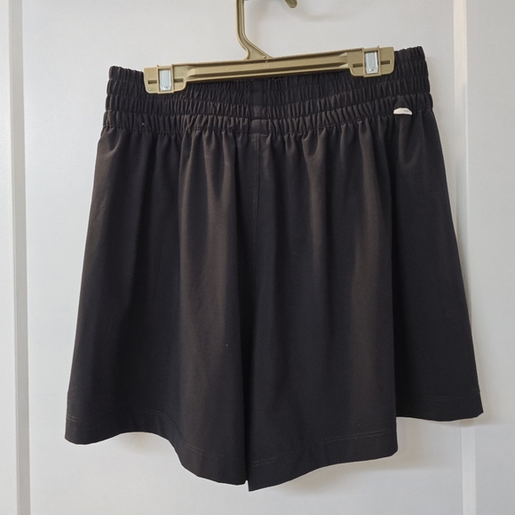 NWOT Vouri Women's Black Shorts - Picture 2 of 8